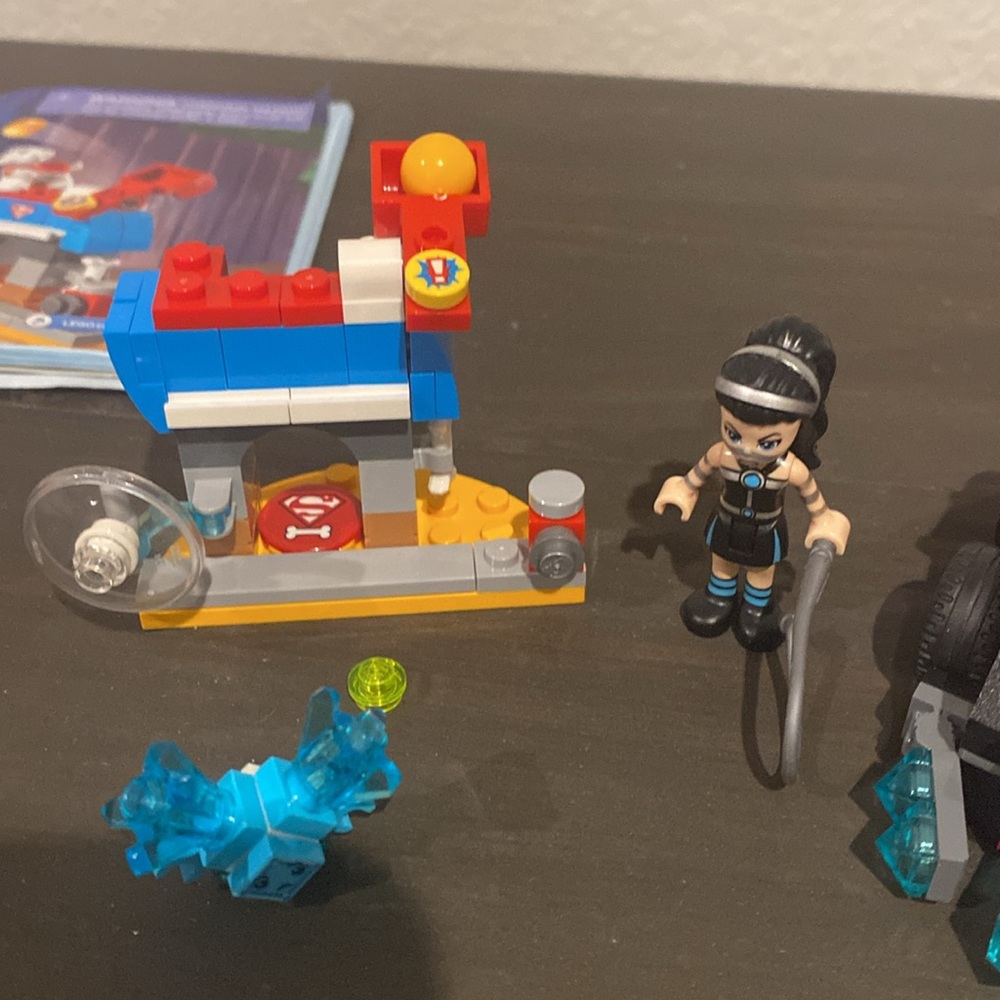 LEGO DC Super Heroes Girls Lashina Tank 41233 - Picture 3 of 4
